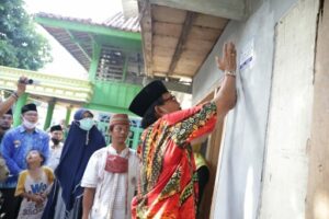 Agus Istiqlal Serahkan BRS di Pekon Pekonmon Kecamatan Ngambur