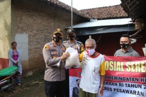 Peringati HUT Kemerdekaan RI ke-75, Polres Pesawaran Bhakti Sosial Serentak