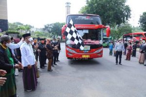 Wakil Gubernur Lampung Iringi 1150 Santri dan Santriwati ke Jawa Timur