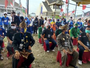 Ratusan Pendukung Antar Agus Istiqlal-Zulqoini Daftar ke KPU Pesisir Barat