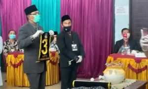 Pleno Pengundian Nomor Paslon Bupati dan Wakil Bupati Pesisir Barat, Agus Istiqlal Dapat No Urut 3