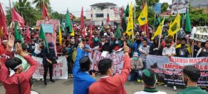 Aliansi Lampung Utara Bergerak, Tuntut Fraksi yang Menyetujui UU Cipta Kerja Temui Massa Aksi