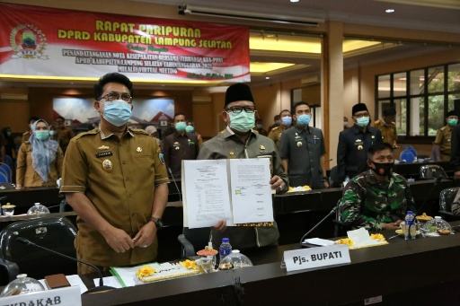 Pemkab Bersama DPRD Lampung Selatan Teken Nota Kesepakatan KUA-PPAS APBD 2021