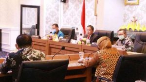 Gubernur Arinal Pimpin Rapat Final Program Kartu Petani Berjaya