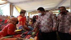 Gubernur Arinal Buka Pameran Semarak Batik dan Tanaman Hias di Parkir PKOR Way Halim