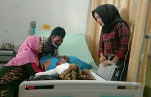 Komnas PA Pesawaran Dampingi Salwa Berobat