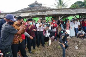 Cuti Kampanye Pilkada Usai, Nanang Resmikan Kolam Pemancingan di Palas