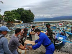 TNI dan Polri Kawal Pendistribusian Logistik Pilkada di Pesisir Barat