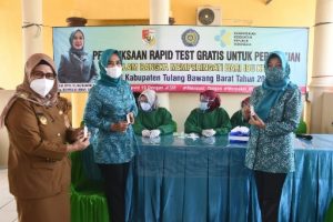 Hari Ibu, Penggerak PKK Tubaba Ikuti Rapid Test Gratis