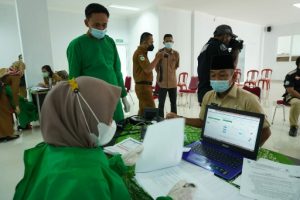 Bupati Umar Ahmad Terima Vaksinasi Covid-19 Tahap Kedua
