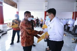Serahkan SK, Nanang Minta CPNS Disiplin dan Berdedikasi