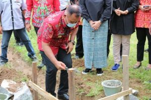 Bupati Nanang Letakkan Batu Pertama Pembangunan Kantor Desa Sabah Balau