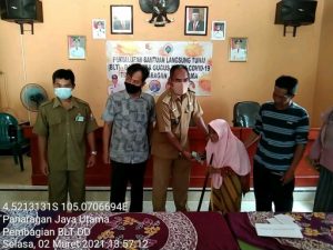 Sebanyak 16 KPM Merasakan BLT-DD Tiyuh Panaragan Jaya Utama Tahun 2021