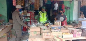 Babinsa Sertu Ribut Diantoro Kodim 0426 Tulangbawang Lakukan Giat Himbauan Prokes