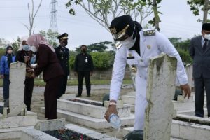 Peringati HUT Tuba ke-24, Bupati Bersama Forkopimda Tulang Bawang Ziarah di TMP