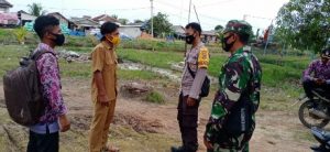 Turun ke Desa Sumber Makmur, Serda Susilo Ingatkan Pentingnya Lingkungan Bersih