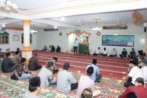 PJ Bupati Pesibar Bambang Sumbogo Hadiri Isra Mi’raj di Masjid Baiturrohim Pesisir Tengah