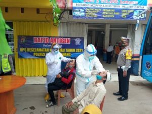 Satlantas Polres Tulangbawang Gelar Rapid Tes Swab Antigen di Pool Damri