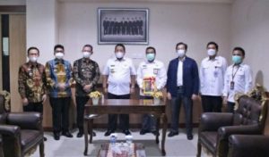 Arinal Serahkan Laporan Keuangan Pemprov Lampung Tahun 2020 di Kantor BPK