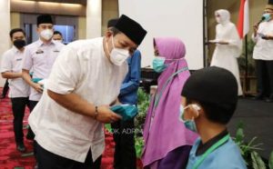 Gubernur Arinal Berikan Santunan ke Yayasan Anak Yatim dan Duafa