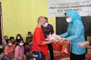 Riana Arinal Salurkan Bantuan Sembako untuk Anak Berkebutuhan Khusus