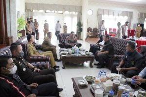 Ketua DPRD Lamsel Dampingi Bupati Terima Kunjungan Perdana Kapolda Lampung Irjen. Pol. Drs. Hendro Sugiatno