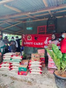 Lesty Bantu Masyarakat Terdampak Covid-19 di Palas Lampung Selatan