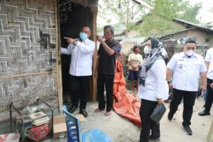 Bupati Nanang Tinjau Jembatan Ambrol dan Korban Rumah Roboh