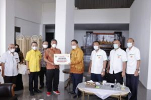 Arinal Serahkan Bantuan Tali Asih Pemerintah Provinsi Lampung pada Atlet Angkat Besi