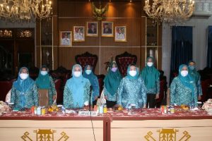 Mengikuti Obras KaINPKK dari Rumah Jabatan Bupati Lampung Utara