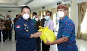 Gubernur Lampung Serahkan Bantuan Paket Sembako pada FKUB