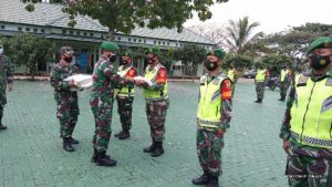 Dandim 0426 Tulangbawang Serahkan Bantuan Beras Secara Simbolis Lewat Para Bhabinsa