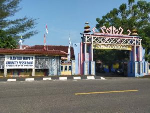 Bupati Pesisir Barat dan Wakilnya Berpisah