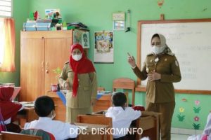 Bupati Winarti Kontrol Penerapan Prokes Hari Pertama Sekolah Tatap Muka