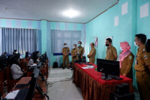Bupati Tinjau Pelaksanaan Tes Guru Pegawai Pemerintah dengan Perjanjian Kerja