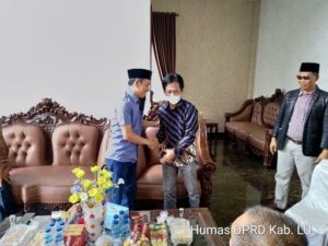 Insiden Ketua DPRD Lampung Utara Vs Wartawan Berakhir Jabat Tangan
