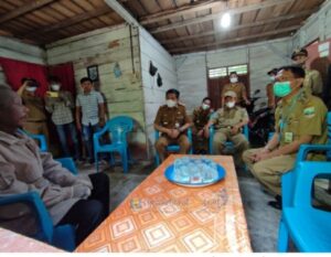 Bupati Pesibar dan Wakilnya Bantu Warga Penderita Penyakit Kulit