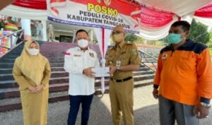 Wujud Perhatian Mukhlis Basri Berikan Vitamin C Untuk Masyarakat Isoman