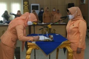 Ketua DWP Lampung Utara Kukuhkan Tiga Pengurus Unsur Pelaksana Dinas