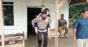 Bripka Hariyanto Bantu Warga Dapatkan Bantuan Kaki Palsu