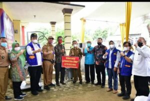 Wakil Bupati Tubaba Sorongkan Pulung Kencana sebagai Tiyuh Binaan Unila