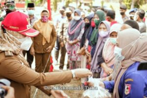 Bupati Winarti Operasi Pasar Minyak Goreng di Kecamatan Menggala
