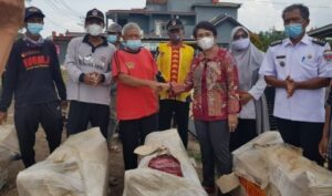 Condrowati Serahkan Bantuan Alsintan di Desa Panggung Jaya Mesuji