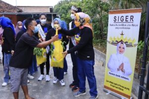 Riana Sari Arinal Bersama Finalis Puteri Indonesia Asal Lampung Bakti Sosial