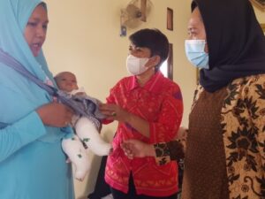Disela Giat Reses, Legislator Condrowati Sempatkan Kunjungi Bocah Pengidap Penyakit Genu Varum