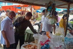 Antisipasi Penimbunan Minyak Goreng, Pemkab Pesibar Sidak Minimarket dan Toko Sembako