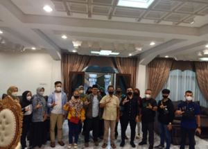 Mingrum Gumay Sambut Pemudik di Rumdis