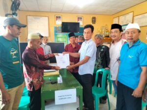 Peratin Kampung Jawa Serahkan Berkas Pendaftaran