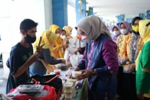 Riana Sari Arinal Kunjungi Pasar Ramadhan RSAM