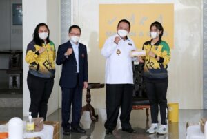 Gubernur Lampung Beri Bonus Secara Simbolis Atlet dan Pelatih Peraih Medali PON Papua